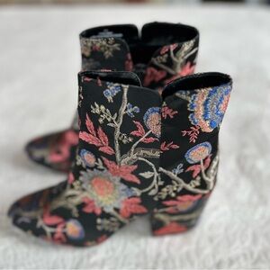 Black Floral Embroidered Ankle Boots - Women's 7.5